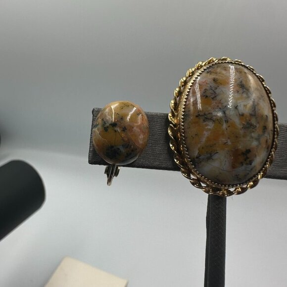 3/$30 Vintage Brooch Earring Set Gold Tone Brown Granite Design Screw Back 1.5" - Picture 5 of 15